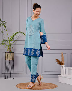 Ensemble coordonné pour femmes imprimé à la main |   Ensemble Kurta et pantalon en coton |   Tenue indienne ethnique pour femmes en deux pièces pour la vente en gros - Product Image 1