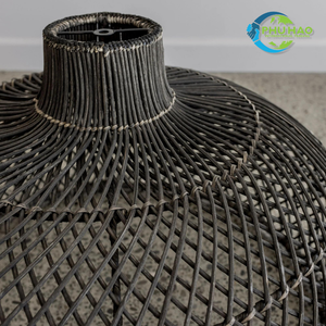 Pantallas de lámpara de araña de bambú de ratán hechas a mano perfectas para agregar un ambiente acogedor y rústico a cualquier habitación o espacio al aire libre - Product Image 5