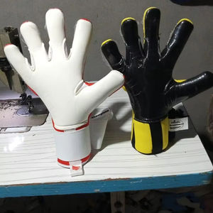 Articles de sport professionnels Gants de gardien de but en latex allemand légers Nouveau design Impression par sublimation Service OEM Raisonnable - Product Image 1