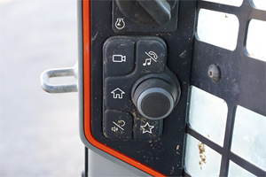 Minicargadora usada 2021 BOBCAAT S62 EPA CE ISO CERTIFICADA con motor diésel con control totalmente hidráulico - Product Image 3