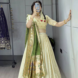 Lehenga Choli en soie Paithani verte pour femmes avec dupatta traditionnel, tenue de fête - Product Image 1