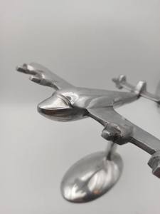 Modèle d'avion décoratif de table en aluminium vintage Décoration de la maison et du bureau Art de bureau artisanal en métal antique argenté - Product Image 3