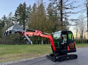 LIVRAISON GRATUITE AGT NT30 MINI-EXCAVATRICE 16 CV Lame avant de 51 pouces Cabine intégrée Ventilateur intérieur Pouce hydraulique Bras oscillant Homologué EPA CE - Product Image 6