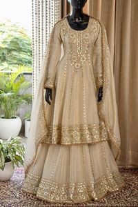 DESIGNER ZARI BRODERIE SUR ÉLÉGANT PEPLUM & SARARA ROBE AVEC PERLES DE VERRE EN CRISTAL, PERLES, GOTTA PATTI WORK FOR PARTY-WEAR @ 2024 - Product Image 2