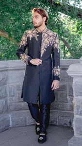 SUPERBE & ÉLÉGANTE BRODERIE ZARI OR SUR SHERWANI NOIR AVEC ROBE PANTALON pour FÊTE/MARIAGE @ 2023 - Product Image 2