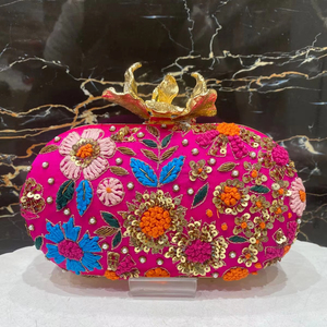 Élégante pochette perlée élégante fabriquée à la main avec décoration de perles Tenues de fête de mariage de luxe pour les mariées - Product Image 1