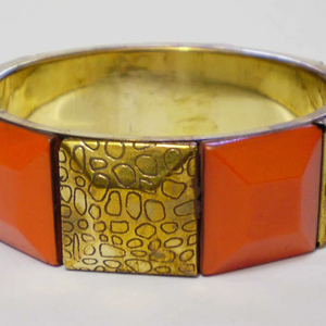 Brazalete de Resina Naranja con Textura de Guijarro, Joyería de Cobre, Diseño Geométrico, Brazalete con Patrón de Piedra, Brazalete Moderno - Product Image 1