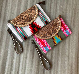 Pochette en cuir usiné aztèque de haute qualité faite à la main portefeuille à fermeture éclair pour femmes - Product Image 2