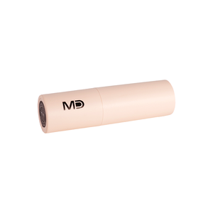 Lápiz labial mate profundo y elegante, perfecto para looks de maquillaje de ojos brillantes. - Product Image 6