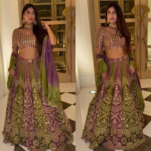 Robes décontractées longues d'été vintage LAHNGA CHOLI DUPATTA de qualité supérieure avec broderie en soie chinon et travail de paillettes - Product Image 1