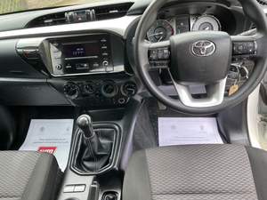 Toyota Hilux 2.4 D-4D Active Doble Cabina Pickup 4x4 RHD Usada de 2021 - Product Image 4