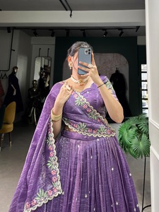 Blusa de estilo indio pakistaní para mujer Full Gold Crush Lehenga Choli Dupatta con bordado para fiestas de verano bodas - Product Image 5