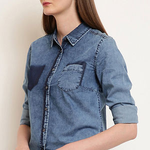 Camisa vaquera para mujer, corte holgado para un movimiento cómodo, camisa vaquera moderna para mujer para uso en exteriores o interiores - Product Image 5