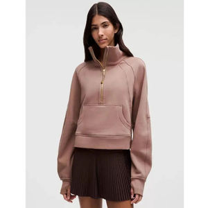 Sweat-shirt court personnalisé pour femme, sweat-shirt à capuche moderne pour le fitness et le streetwear, hauts actifs ajustés pour femme - Product Image 2