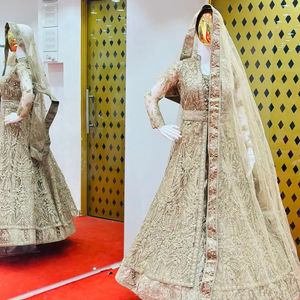 Nuevo estilo de encogimiento de hombros nupcial Lehenga con piedras Jarkan pesadas, base de terciopelo, cinturón y ropa de invierno de tendencia Dupatta - Product Image 1