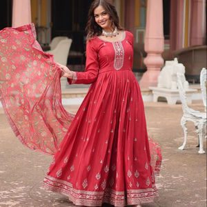 Costume Anarkali en soie brodée Chinon & Sequins avec influences pakistanaises pour les fêtes et les mariages WorkSuit - Product Image 6