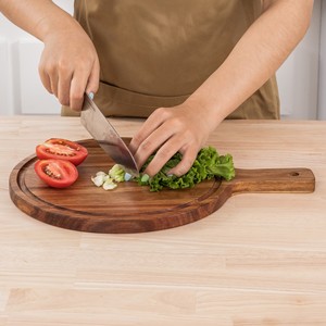 Planche à découper en bois d'acacia occidental (rond, 1,5 cm d'épaisseur) - Planche à pizza avec poignée 100% écologique - Product Image 5
