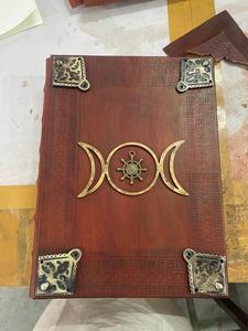 Fabriqué sur mesure dans une bordure attrayante conçue de grands journaux en cuir celtique de taille jumbo avec des ornements en laiton idéal pour la revente - Product Image 3