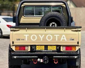 Toyotaas pour LandCruiserr Single Cabin 4x4 Pickup Série 79 Fabriqué au Japon Diesel Carburant Automatique/Boîte de vitesses Taille des pneus R18 - Product Image 4