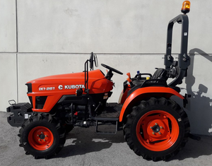 Tractor Agrícola EK1-261 4x4 con Cargador Frontal Rojo, Alta Productividad, Multifuncional, 25HP, Transmisión por Engranajes, Equipo Agrícola Confiable - Product Image 3