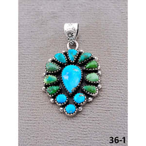 Pendentif Turquoise Fait Main du Sud-Ouest, Émeraude de la Vallée avec Sertissage à la Française en Argent Sterling, Breloques Taille Émeraude - Product Image 1