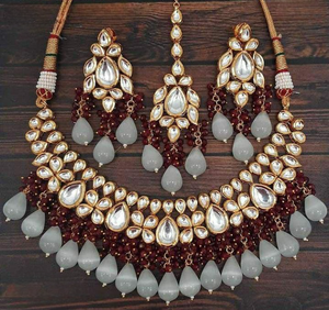 Ensemble de bijoux Kundan de qualité supérieure, travail Meenakari au dos, parfait pour les mariages, les occasions festives, toutes les couleurs peuvent être personnalisées - Product Image 1