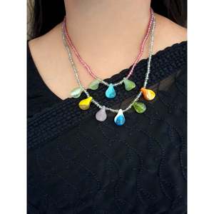 Ensemble de bijoux de mode en pierre multicolore double couche comprenant un collier et des boucles d'oreilles - Product Image 3
