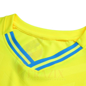 Vente en gros de maillots de football design service OEM pour hommes vêtements de football vierges personnalisés - Product Image 2