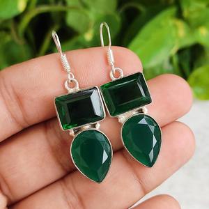 Boucles d'oreilles pendantes multi-pierres émeraude, fil plaqué argent 925, boucles d'oreilles vertes faites à la main, bijoux bohèmes, cadeau pour elle, vente de Noël - Product Image 2