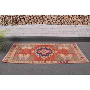 Tapis turc vintage, petit tapis de 1,6x3,6 pieds, tapis aux motifs de plantes et d'arbres orange et bleus - Product Image 1