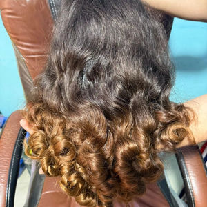 Extensions de cheveux humains vierges bruts non traités Paquets de cheveux Remy alignés par cuticules bouclées birmanes douces et durables - Product Image 1