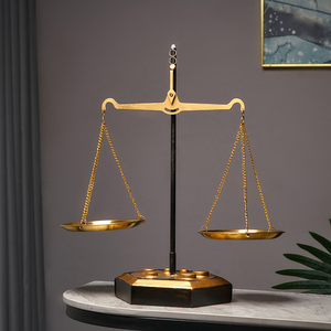 Exclusivo Obsequio Decorativo de Metal Moderno Hecho a Mano con Equilibrio de Peso, Chapado en Oro de Alta Calidad, Ecológico para el Hogar - Product Image 1