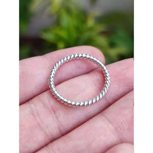 Anillos midi apilables de plata de ley 925 y oro de 14k con patrón geométrico delicado de alambre trenzado para dedo gordo, para bodas y fiestas - Product Image 2