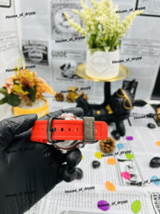 Montre Iced Out VVS Diamond avec cadran rouge, lunette bleue, boîtier argenté et bracelet rouge – Montre tendance unisexe - Product Image 4