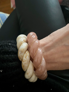 Factory Direct Sales Unique Wide Round Multicolor Bangle Trend Resin Open Design Bangle for Women - Product Image 4