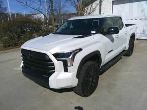 Toyota Tundra 4WD Limited Híbrida 2024 Usada en Buen Estado - Product Image 2