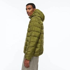 Nouvel arrivage de veste polaire chaude d'hiver à capuche pour hommes, manteau en polyester bon marché avec logo personnalisé et poches zippées épaisses et imperméables imprimées - Product Image 1