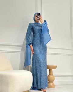 Combinación de Vestido de Novia Vintage Elegante y Vestido de Noche Lujoso con Estampado - Product Image 3