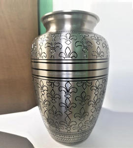 Urne funéraire en laiton gravée de style américain, finition étain, pour cendres humaines adultes, avec design personnalisable, vente en gros - Product Image 2