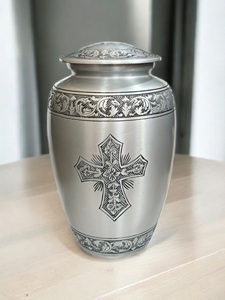 Urna Funeraria Cilíndrica de Metal de Diseño Moderno Antiguo, Hecha a Mano, con Capacidad para 3.5 Libras de Cenizas Humanas - Product Image 3