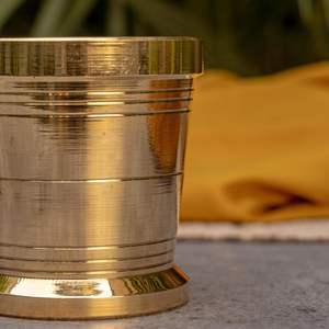 Mortero y pilón de latón de alta calidad con grabado y acabado pulido para moler café y especias manualmente, utensilios de cocina a precio económico. - Product Image 6