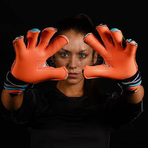 Gants de gardien de but de football de haute qualité, style unique, respirants, en cuir imperméable, couleur personnalisée pour l'entraînement sportif masculin - Product Image 3