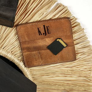 Porta Tarjetas SD de Cuero Personalizado, Cartera para Tarjetas de Memoria Hecha a Mano - Product Image 1