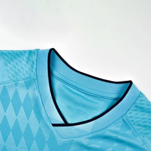 Ensemble de maillot de football respirant 100% polyester pour hommes et jeunes, maillot de football personnalisé à séchage rapide et short, tenue d'équipe - Product Image 4