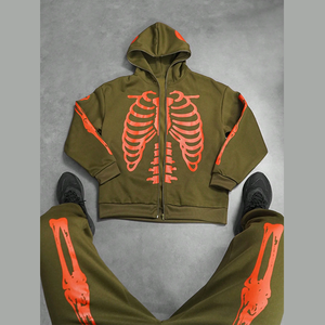 Sudadera con capucha y cremallera completa con estampado de calavera y pantalones de chándal con bolsillo de canguro Conjunto informal - Product Image 1