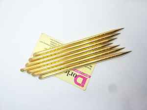 Dernier pousseur d'ongle de cuticule plaqué or Logo personnalisé Outil de soin des ongles en acier inoxydable Outil de retrait de poussoir d'ongle de cuticule à double extrémité - Product Image 5