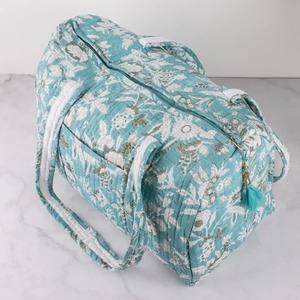 Sac de voyage en coton matelassé fait main, sac de sport de luxe, grande capacité, durable, écologique, avec imprimé floral - Product Image 4