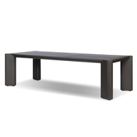 Table de salle à manger de cuisine industrielle intérieure et extérieure, en métal lourd, design volumineux attrayant, pieds angulaires à l'échelle, fabrication artisanale
