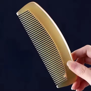 Peigne en corne naturelle 100% fait à la main de buffle antistatique sans enchevêtrement pour hommes femmes enfants cheveux par croissant artisanat - Product Image 1