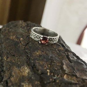 Anillo de Plata 925 Minimalista con Granate Rojo, Joyería Moderna para Mujeres y Niñas, Anillo de Moda para Regalo - Product Image 6